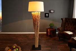 Stojaca lampa vyrobená z masívneho dreva Euphoria 175 cm